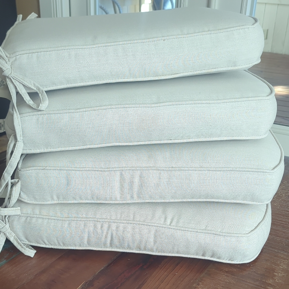 Luxurious Sunbrella Cream Patio ChairCushions Set Of 4